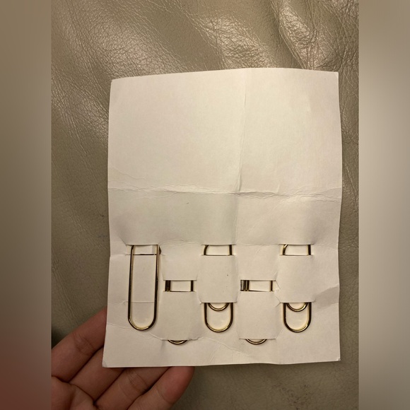 Floral paper clips set of 5 gold tone - Picture 3 of 4